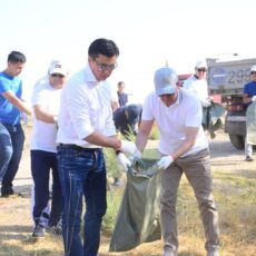 В Шымкенте проходит общегородской субботник