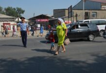 Обматерившего полицейского в прямом эфире арестовали в Туркестане