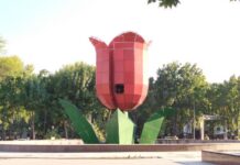 Шымкентский фонтан «Тюльпан» теряет свои лепестки