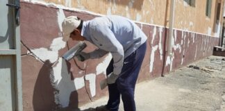 Учебники школьникам Арыси разносят по домам