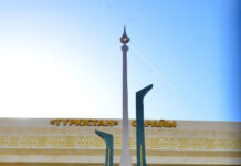 В Шымкенте установили семиметровую «Домбру»