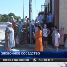 В жилом массиве Тассай проходит мундиаль с пустыми баклажками В Шымкенте улицы жилого массива Тассай регулярно превращаются в свалки