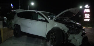 В Шымкенте автомобиль чудом не упал с моста