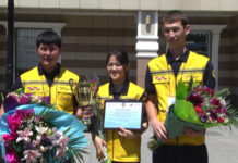 Бригаду скорой помощи из Шымкента встречали с шарами и цветами