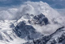 Операция по спасению казахстанских альпинистов начнется после улучшения погодных условий.