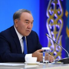 Назарбаев запретил чиновникам оказывать давление на редакторов СМИ