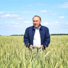 Видео с поющим Назарбаевым появилось в Сети Назарбаев