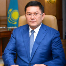 Аким Шымкента поздравил горожан с Днем Конституции