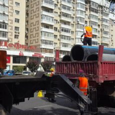 В Шымкенте на проспекте Кунаева продолжается прокладка нового водовода