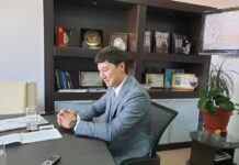 Экс-заместителя акима Шымкента Данат Жумин подсчитал свой трудовой стаж