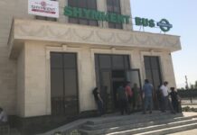 В Шымкенте водители автобусов требуют погасить долги по зарплате