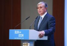 Токаев поручил Правительству увеличить зарплаты учителей в два раза