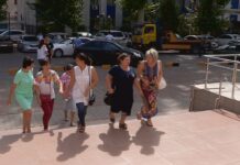 Родители шымкентской школы в шоке от того, что ее сделали резиновой