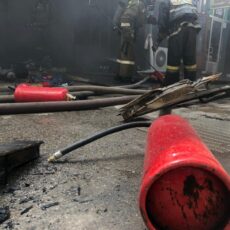 В Шымкенте горел рынок «Алтын орда» в 18 микрорайоне (фото)