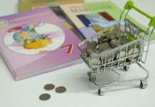 В Казахстане издатели школьных учебников будут исправлять ошибки за свой счет учебники