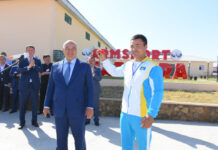 Чемпион Мира по рукопашному бою получил ключи от машины из рук Умирзака Шукеева