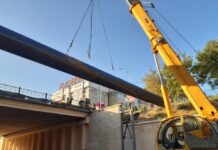 В Шымкенте над улицей Торекулова появился воздушный водовод