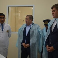 Елжан Биртанов навестил пострадавших при взрыве в Туркестанской области Биртанов навестил пострадавших