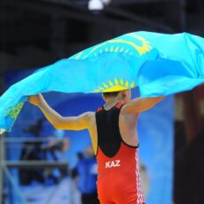 Сентябрь обещает быть насыщенным на спортивные события Чемпионы с флагом Казахстана