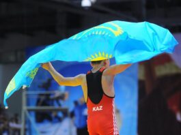 Чемпионы с флагом Казахстана