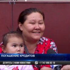 В Шымкенте из-за списания долгов возле банков возник ажиотаж