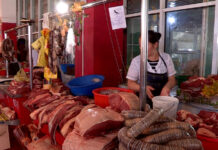 Как в Шымкенте будут работать базары и ездить автобусы в дни Курбан айта Мясо на базаре