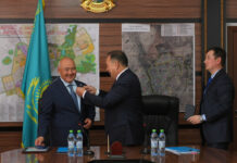 Акиму Туркестанской области Умирзаку Шукееву вручили медаль