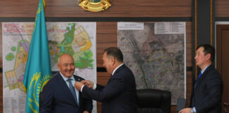 Акиму Туркестанской области Умирзаку Шукееву вручили медаль