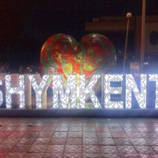 Инсталляция «LOVE SHYMKENT» была установлена на площади Аль-Фараби Инсталляция «LOVE SHYMKENT»