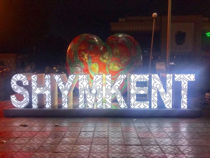 Инсталляция «LOVE SHYMKENT»