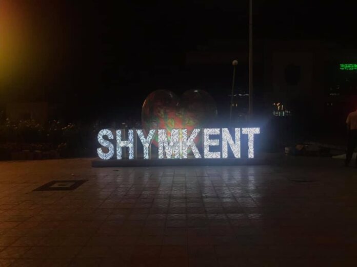 Инсталляция «LOVE SHYMKENT»