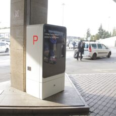 В аэропорту Алматы установили новые паркоматы