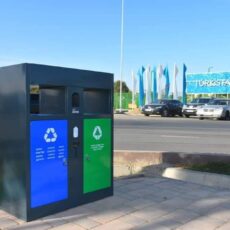 В Туркестане устанавливают контейнеры для раздельного сбора мусора