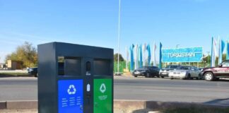 В Туркестане устанавливают контейнеры для раздельного сбора мусора