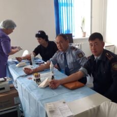 Полицейские Туркестанской области поделились кровью
