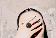 Айнур Турисбек знакомит зрителей с философией статуса