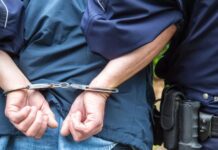 Мужчина, похитивший флешку от банкомата, задержан в Туркестанской области наручники