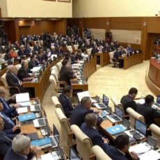 Мажилисмены РК возмущаются, что их включили в списки должников парламент