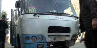 В Шымкенте пассажирский автобус столкнулся с легковым автомобилем: 8 пострадавших