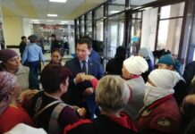 Торговцы с района Верхнего рынка пришли в акимат Шымкента за помощью Торговцы с района Верхнего рынка пришли в акимат Шымкента за помощью