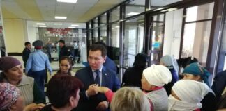 Торговцы с района Верхнего рынка пришли в акимат Шымкента за помощью Торговцы с района Верхнего рынка пришли в акимат Шымкента за помощью