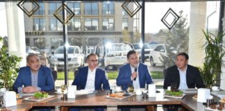 Аким Шымкента Ерлан Айтаханов позавтракал с бизнесменами Шымкента