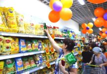 В Шымкенте чиновник перегнул палку, посетив популярный супермаркет