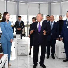 Нурсултан Назарбаев посетил здание нового медиа-центра «Алатау медиа-орталығы»