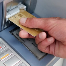 У жителя Кентау с банковской карты исчезли 42 500 тенге банкомат