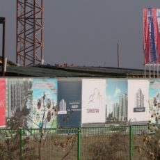 Стройплощадки в Туркестане закрывают красивые баннеры