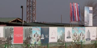 Стройплощадки в Туркестане закрывают красивые баннеры