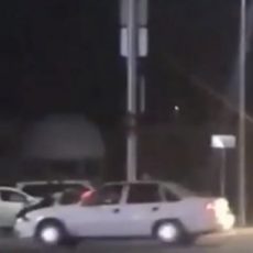 Водитель сбил полицейского и протащил его на капоте в Шымкенте полицейский на капоте