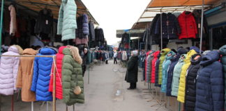 В Туркестанской области полицейские задержали вора, похитившего одежду на рынке кража на базаре