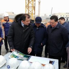 Аскар Мамин отказался от авто и пешком прошёл по Туркестану